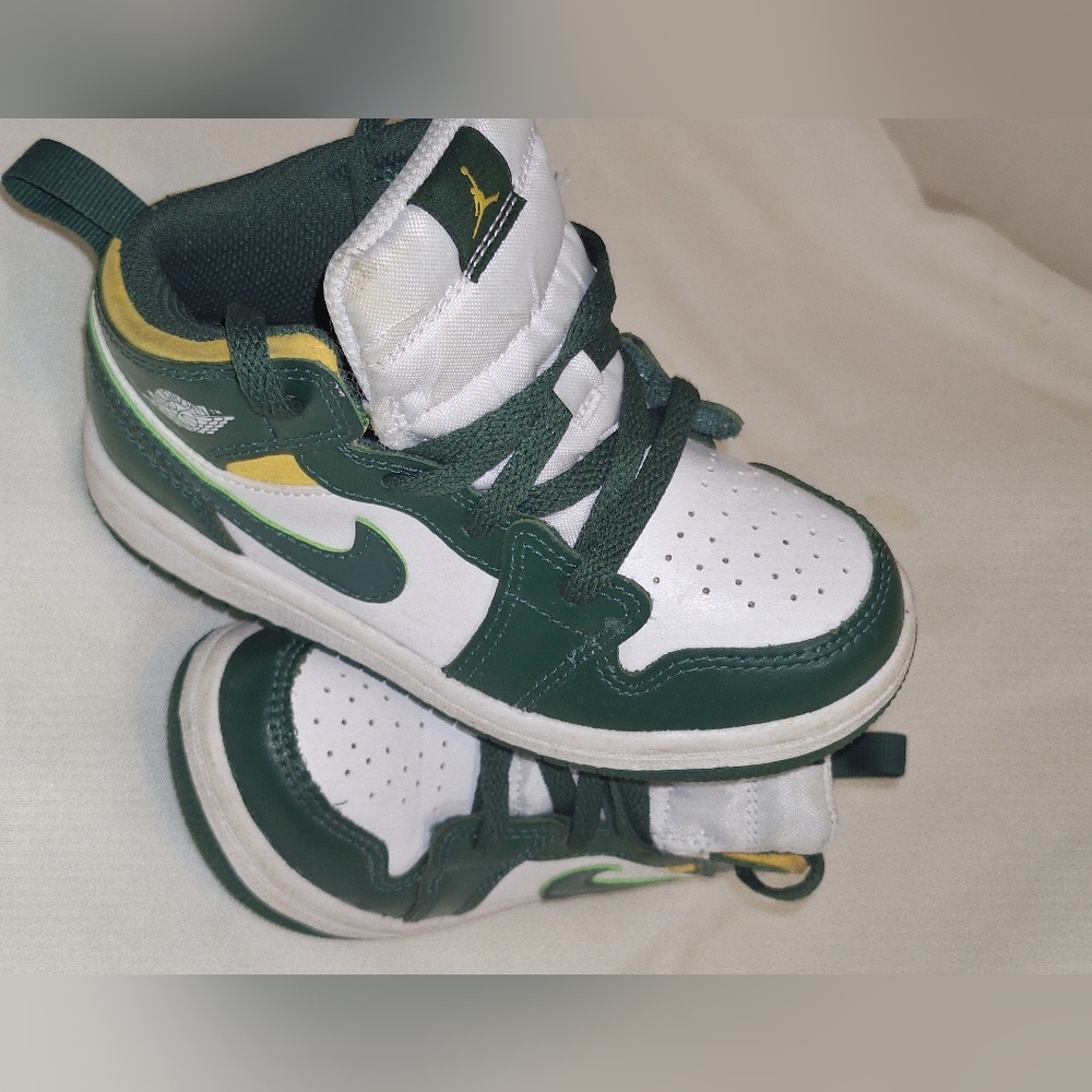 Jordan 1 Mid Sonic  Kids Sneakers in Green, White, and Yellow